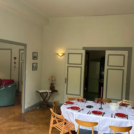 Magnificent Duplex In A Former Palace דירה